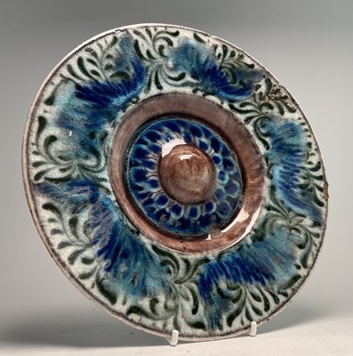 Lot 50 - CHARLES PASSENGER FOR WILLIAM DE MORGAN - ARTS & CRAFTS POTTERY PLATE