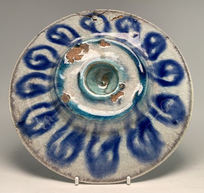 Lot 50 - CHARLES PASSENGER FOR WILLIAM DE MORGAN - ARTS & CRAFTS POTTERY PLATE