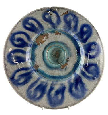 Lot 50 - CHARLES PASSENGER FOR WILLIAM DE MORGAN - ARTS & CRAFTS POTTERY PLATE