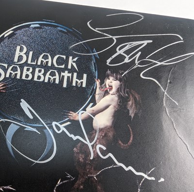 Lot 295 - BLACK SABBATH (BAND) - FULL BAND AUTOGRAPHED REUNION CD