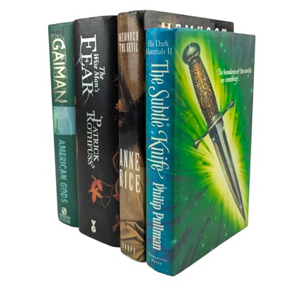 Lot 72 - A SELECTION OF SPECULATIVE FICTION/ FANTASY FIRST EDITIONS TO INCLUDE PHILIP PULLMAN AND NEIL GAIMAN