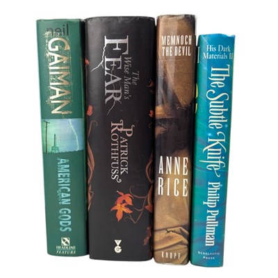 Lot 72 - A SELECTION OF SPECULATIVE FICTION/ FANTASY FIRST EDITIONS TO INCLUDE PHILIP PULLMAN AND NEIL GAIMAN