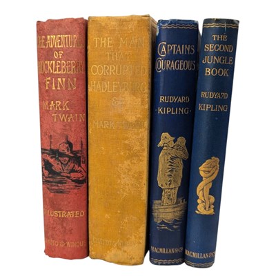 Lot 78 - A SELECTION OF CHILDREN'S BOOKS TO INCLUDE: THE SECOND JUNGLE BOOK AND HUCKLEBERRY FINN ETC