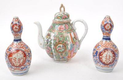 Lot 29 - COLLECTION OF THREE EARLY 20TH CENTURY ASIAN CHINA PIECES