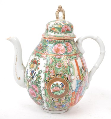 Lot 29 - COLLECTION OF THREE EARLY 20TH CENTURY ASIAN CHINA PIECES
