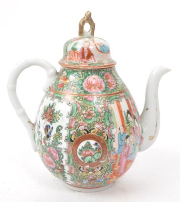 Lot 29 - COLLECTION OF THREE EARLY 20TH CENTURY ASIAN CHINA PIECES
