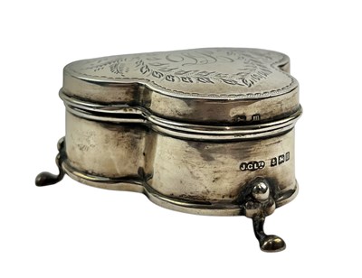 Lot 42 - 20TH CENTURY GEORGE V HALLMARKED SILVER TRINKET BOX / JEWELLERY BOX