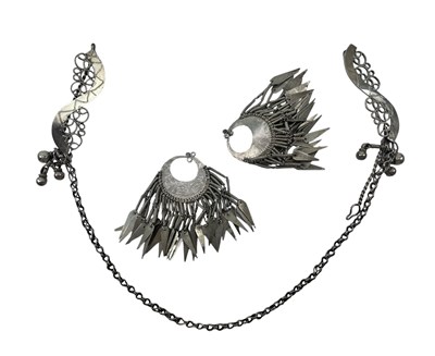 Lot 79 - PAIR OF THAI HMONG SILVER EARRINGS & A SILVER CHAIN HAIR PINS