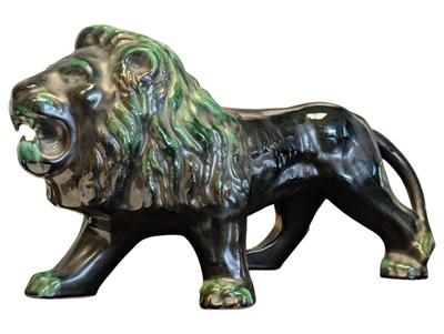 Lot 92 - BLUE MOUNTAIN POTTERY, CANADA - VINTAGE 20TH CENTURY CERAMIC LION FIGURE