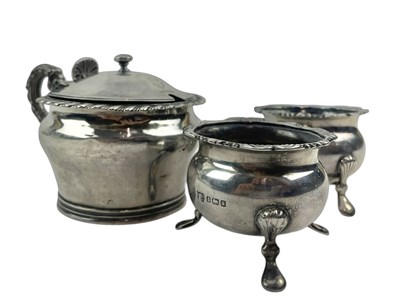 Lot 56 - GEORGE III HALLMARKED SILVER MUSTARD POT & PAIR OF VICTORIAN SILVER TABLE SALTS