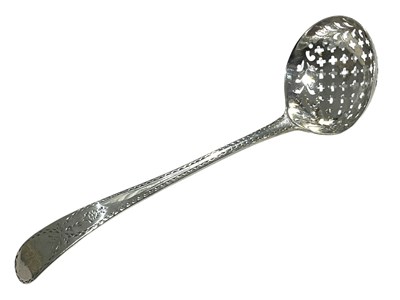 Lot 95 - 18TH CENTURY GEORGE III HALLMARKED SILVER SUGAR SIFTER CASTER SPOON