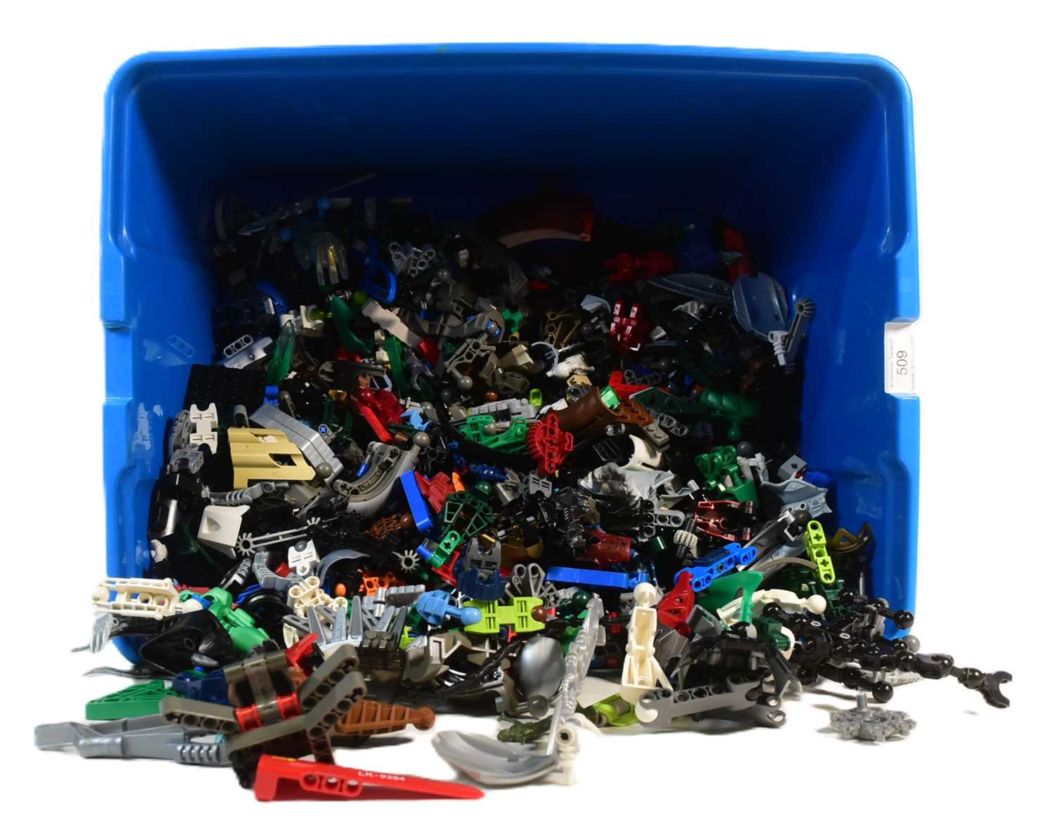 Lot 509 - LEGO - COLLECTION OF ASSORTED LEGO BIONICLE PIECES