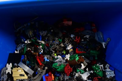 Lot 509 - LEGO - COLLECTION OF ASSORTED LEGO BIONICLE PIECES