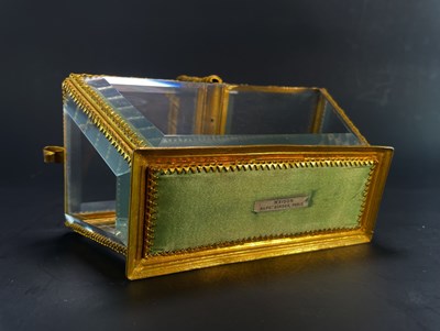Lot 100 - MAISON ALPHONSE GIROUX, PARIS - FRENCH 19TH CENTURY GLASS JEWELLERY CASKET