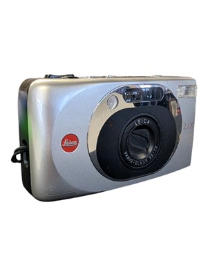 Lot 354 - LEICA - VINTAGE Z2X 35MM COMPACT CAMERA