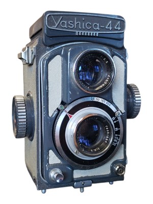 Lot 360 - YASHICA - VINTAGE 44 127 FILM TLR CAMERA