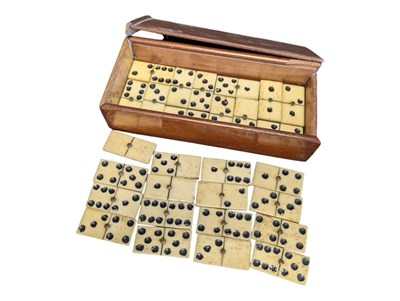 Lot 384 - LATE 19TH / EARLY 20TH CENTURY VINTAGE BOXED BONE & EBONY DOMINOES SET