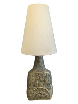 Lot 390 - LATE 20TH CENTURY PLASTER BRUTALIST TABLE LAMP