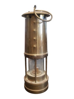 Lot 411 - 20TH CENTURY WELSH CAMBRIAN MINERS LAMP