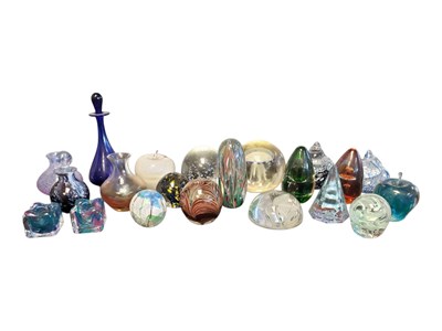 Lot 155 - COLLECTION OF LATE 20TH CENTURY STUDIO GLASS PAPERWEIGHTS & PERFUME BOTTLES