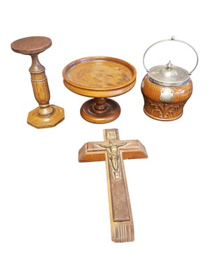 Lot 428 - COLLECTION OF 20TH CENTURY TREEN HOUSEHOLD PIECES