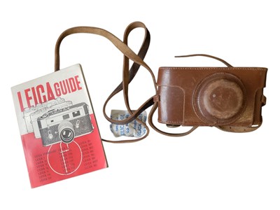Lot 433 - LEICA, GERMANY - VINTAGE MID CENTURY SLR FILM CAMERA
