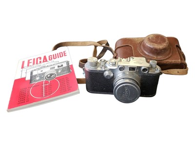 Lot 433 - LEICA, GERMANY - VINTAGE MID CENTURY SLR FILM CAMERA