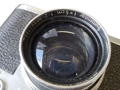 Lot 433 - LEICA, GERMANY - VINTAGE MID CENTURY SLR FILM CAMERA