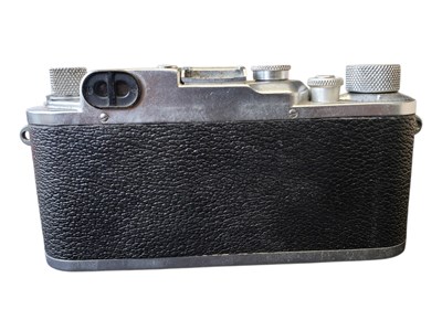 Lot 433 - LEICA, GERMANY - VINTAGE MID CENTURY SLR FILM CAMERA