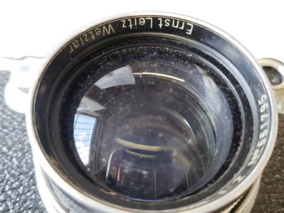 Lot 433 - LEICA, GERMANY - VINTAGE MID CENTURY SLR FILM CAMERA