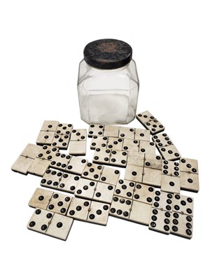Lot 441 - LATE 19TH / EARLY 20TH CENTURY SET OF BONE & EBONY DOMINOES