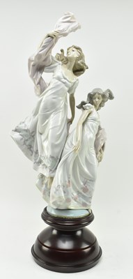 Lot 145 - LLADRO, SPAIN - ALLEGORY OF LIBERTY - PORCELAIN FIGURE