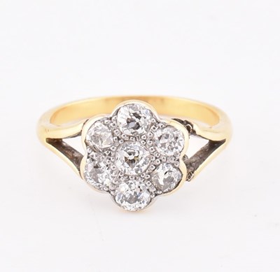Lot 370 - EARLY 20TH CENTURY 18CT GOLD & DIAMOND CLUSTER RING