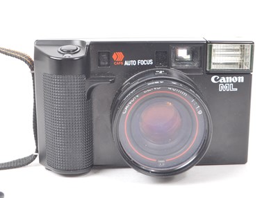 Lot 261 - VINTAGE 1980S CANON AF35ML 35MM CAMERA