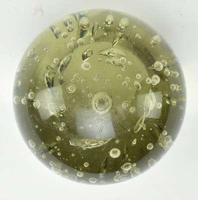 Lot 11 - GLASS 19TH CENTURY GLASS BUBBLE CONTROL DUMP PAPERWEIGHT