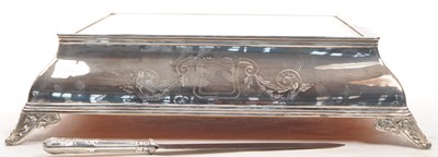 Lot 272 - SILVER PLATED ENGRAVED MIRROR TOP WEDDING CAKE STAND