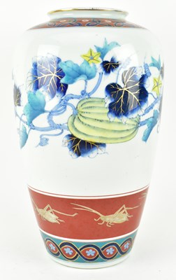 Lot 3 - JAPANESE MEIJI PERIOD IMARI PORCELAIN VASE 日本 明治 伊万里花果瓶