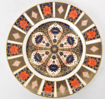 Lot 64 - ROYAL CROWN DERBY - CONTEMPORARY ENGLISH BONE CHINA IMARI PLATE