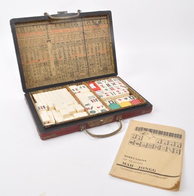 Lot 304 - VINTAGE MAHJONG GAME SET AND CASE