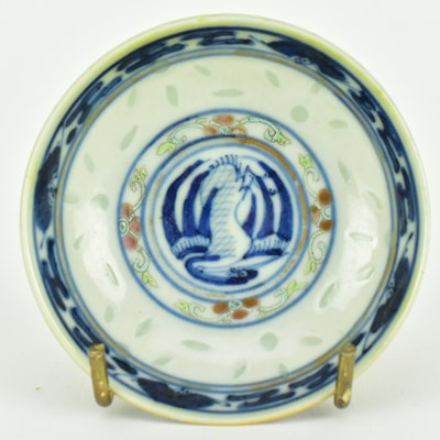 Lot 239 - QING KANGXI MARKED MINIATURE FOOTED DISH 清 康熙款玲珑纹短足蝶