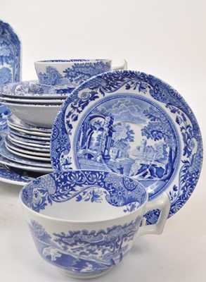 Lot 107 - COPELAND - SPODE - COLLECTION OF 20TH CENTURY DINNER SERVICE PIECES