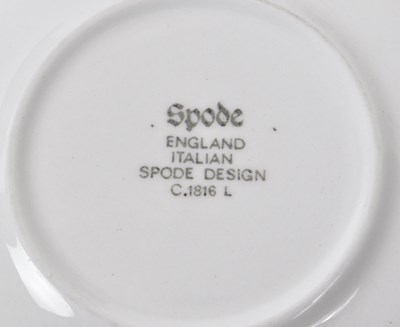 Lot 107 - COPELAND - SPODE - COLLECTION OF 20TH CENTURY DINNER SERVICE PIECES