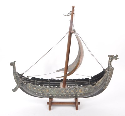 Lot 331 - VINTAGE 1970S DANISH IRON ART BRONZE VIKING BOAT ON WOODEN STAND
