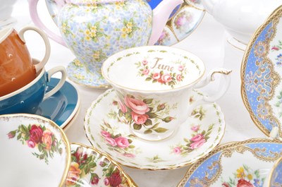 Lot 135 - COLLECTION OF 20TH CENTURY FINE BONE CHINA TEAPOTS, CUPS AND SAUCERS