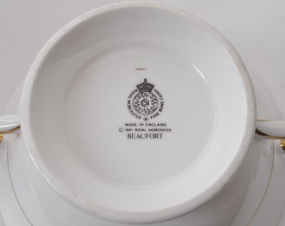 Lot 143 - ROYAL WORCESTER - BEAUFORT - 1981 FINE BONE CHINA DINNER SERVICE PIECES