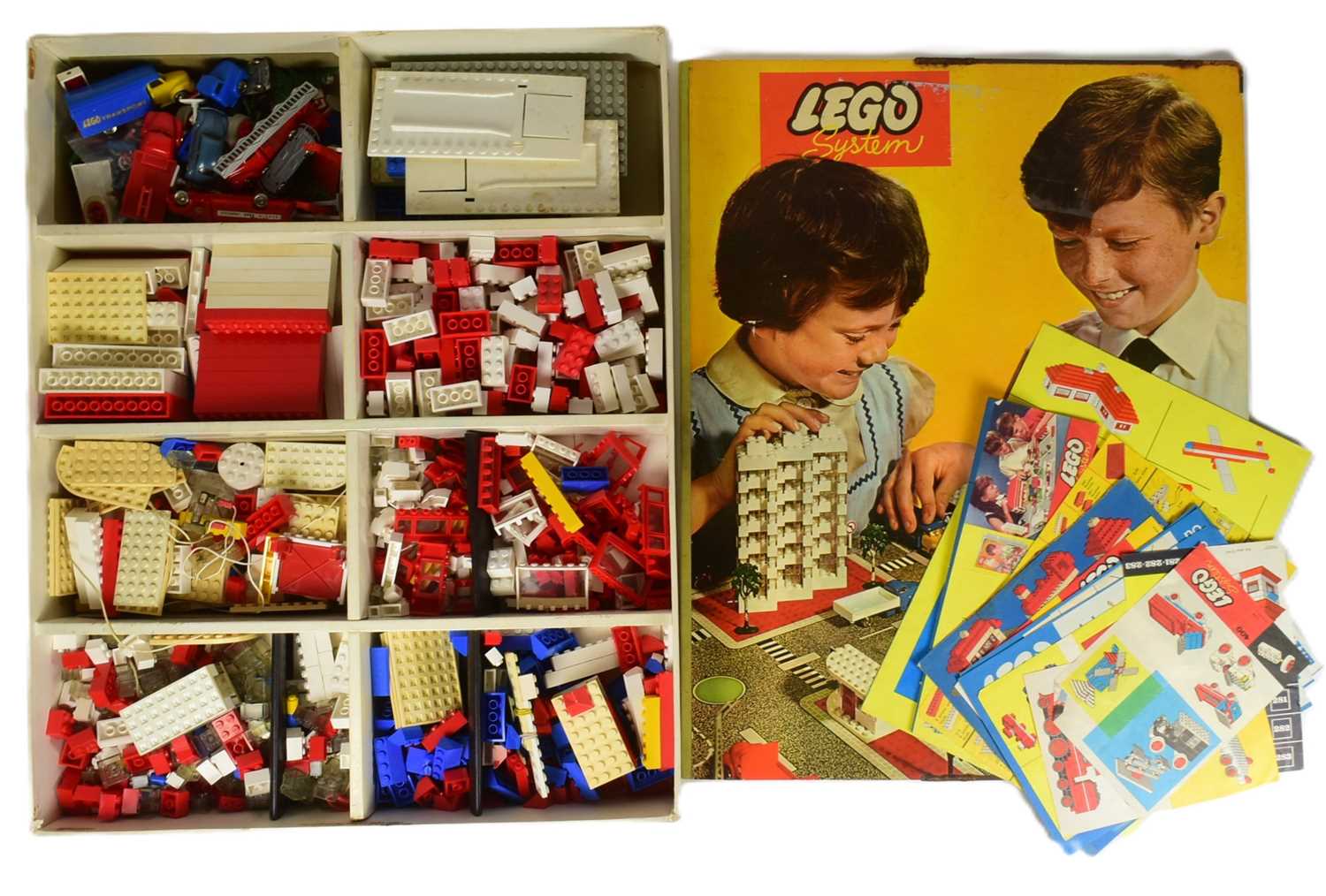 Lot 410 - LEGO - VINTAGE LEGO SYSTEM TOWN SET