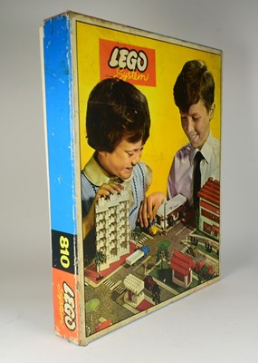 Lot 410 - LEGO - VINTAGE LEGO SYSTEM TOWN SET