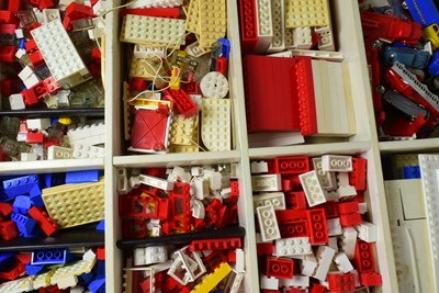 Lot 410 - LEGO - VINTAGE LEGO SYSTEM TOWN SET