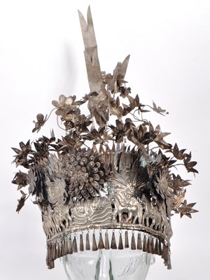 Lot 371 - VINTAGE EARLY 20TH-CENTURY WHITE METAL CHINESE WEDDING HEADDRESS