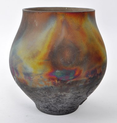 Lot 180 - TIM ANDREWS (B. 1960) - VINTAGE LATE 20TH CENTURY RAKU VASE